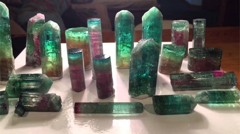 Đá tourmaline tự nhiên